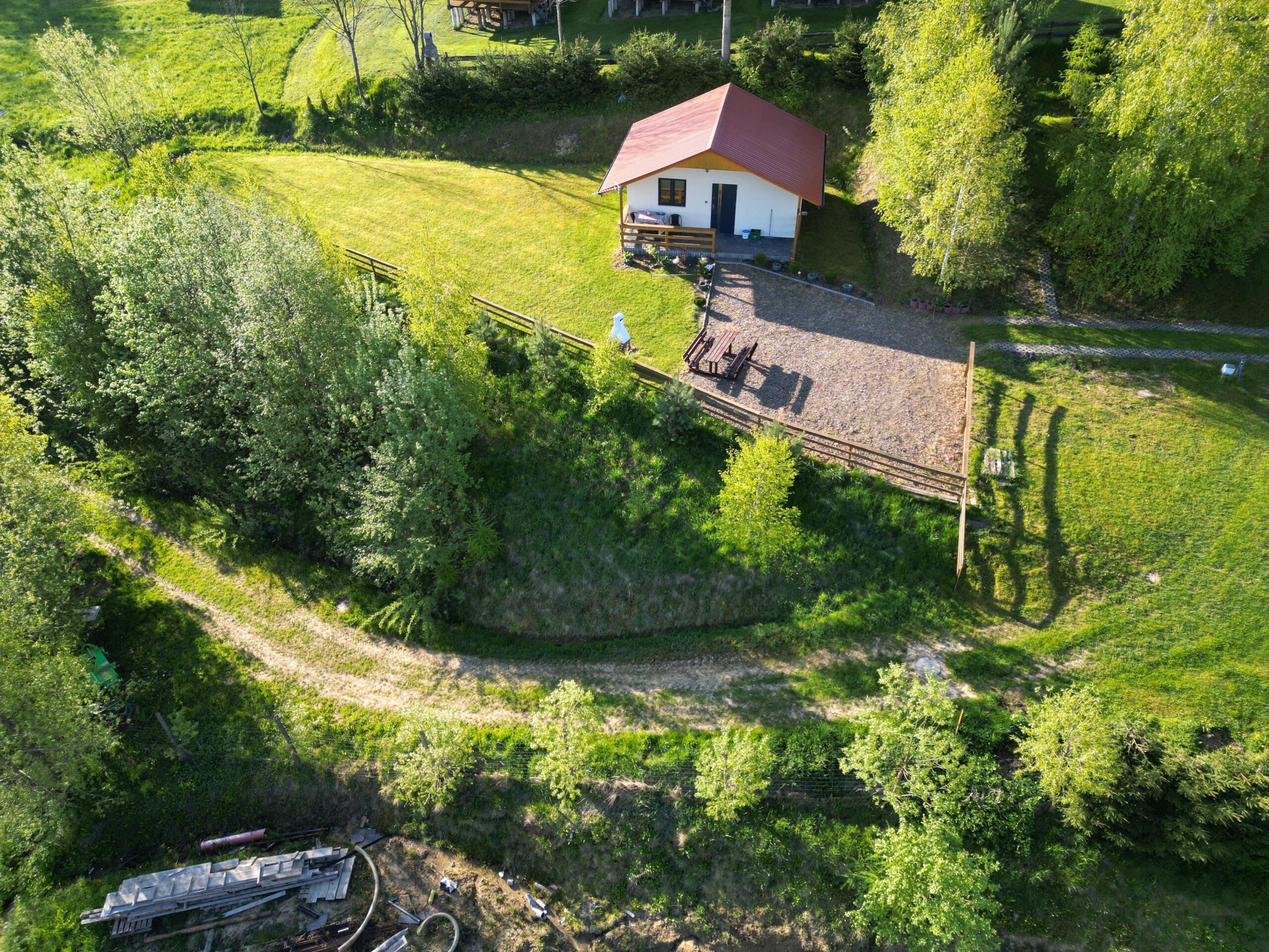 Widok na Jezioro Solińskie z okna domku