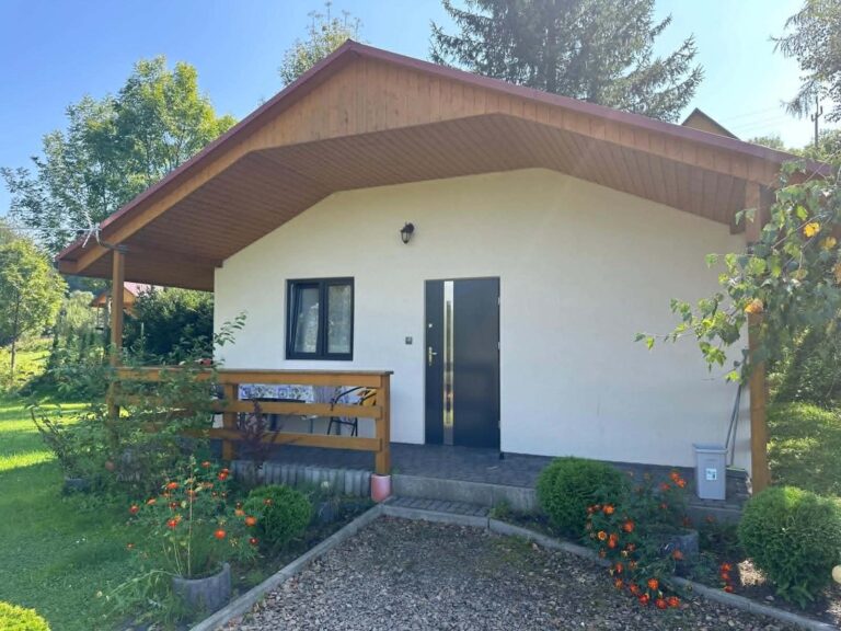 prywatny taras bieszczadzkiego domku Komfort z Widokiem