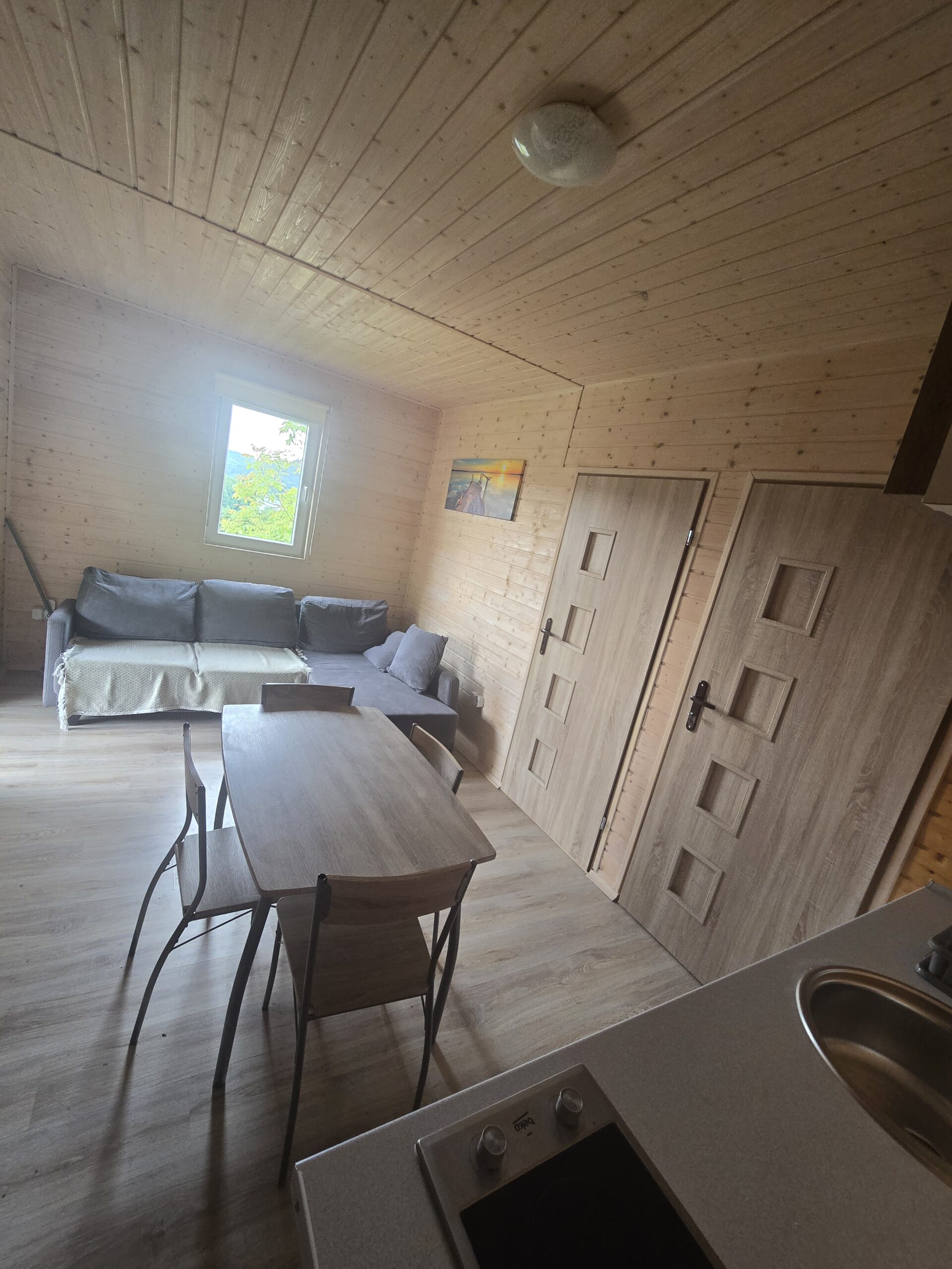 Łagodne i bezpieczne zejście do wody dla rodzin z dziećmi — bieszczady kajaki weekend